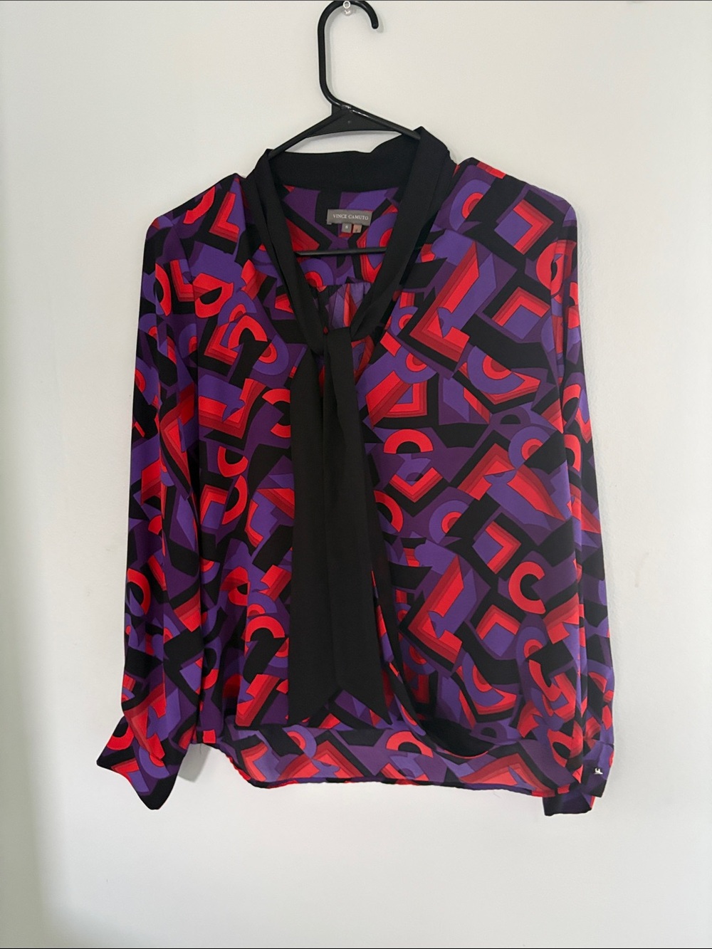Vince Camuto Black Collar Geometric Print Top in Purple & Red